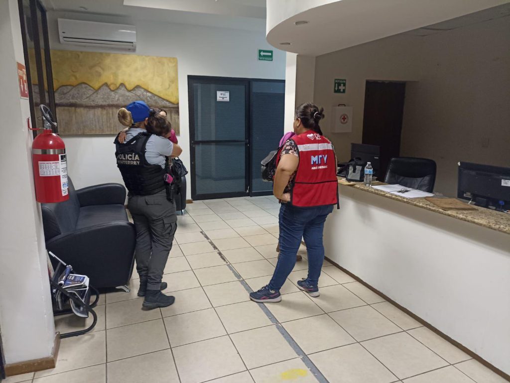 Rescatan a Niña En Central De Autobuses - Hola Mty Abandono-infaltil-dif-monterrey-autoridades-de-monterrey-rescatan-a-menores-