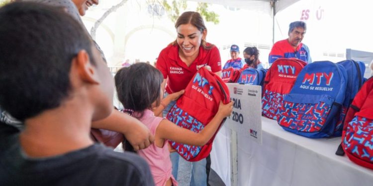 "Útiles, útiles" - Hola Mty