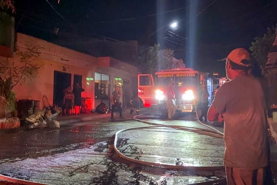 Casa se incendia
dormido, frijoles, adulto mayor