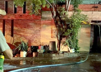 Casa se incendia dormido, frijoles, adulto mayor