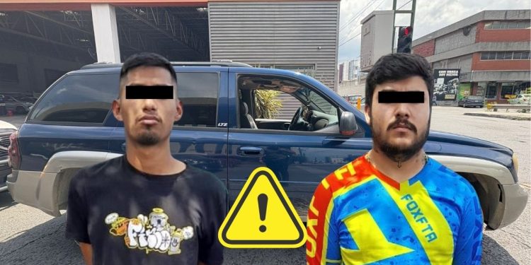 Detenidos Con 30 Envoltorios De Droga - Hola Mty - Hola Mty Policía-de-monterrey-detuvo-a-2-en-colonia-industrial-por-posesión-de-drogas - Hola Mty