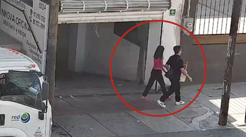 Fotograma Del C4 Localizando Al Hombre - Hola Mty Vigilancia-del-c4-capta-a-hombre-por-secuestro-de-menor-en-monterrey