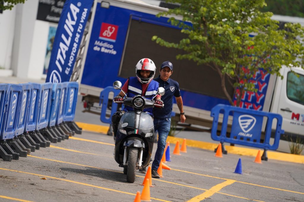 Curso De Manejo De Motocicleta, De La Garza, Dif Monterrey - Hola Mty Curso De Manejo De Motocicleta, Dif Monterrey, Alcalde
