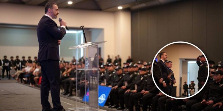 291025-hola Mty Condecora Adrián De La Garza a Elementos De Policía Y Tránsito Por Acciones De Gran Impacto Social - Hola Mty Condecoración-de-la-policía-de-monterrey- - Hola Mty