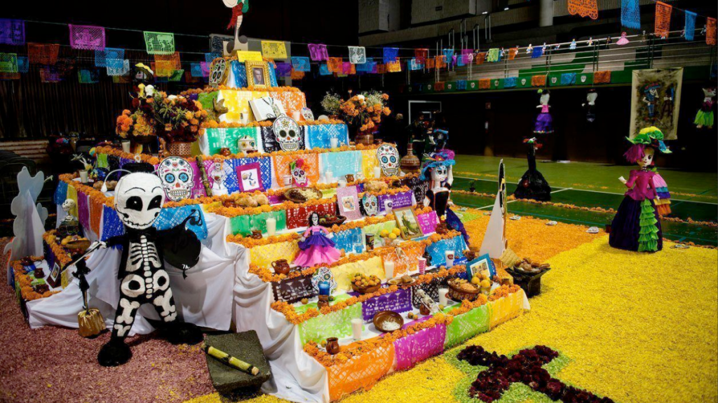 Altar De Muertos, Niveles, Ofrenda Mexicana, Día De Muertos, Elementos Del Altar, Tradición Mexicana