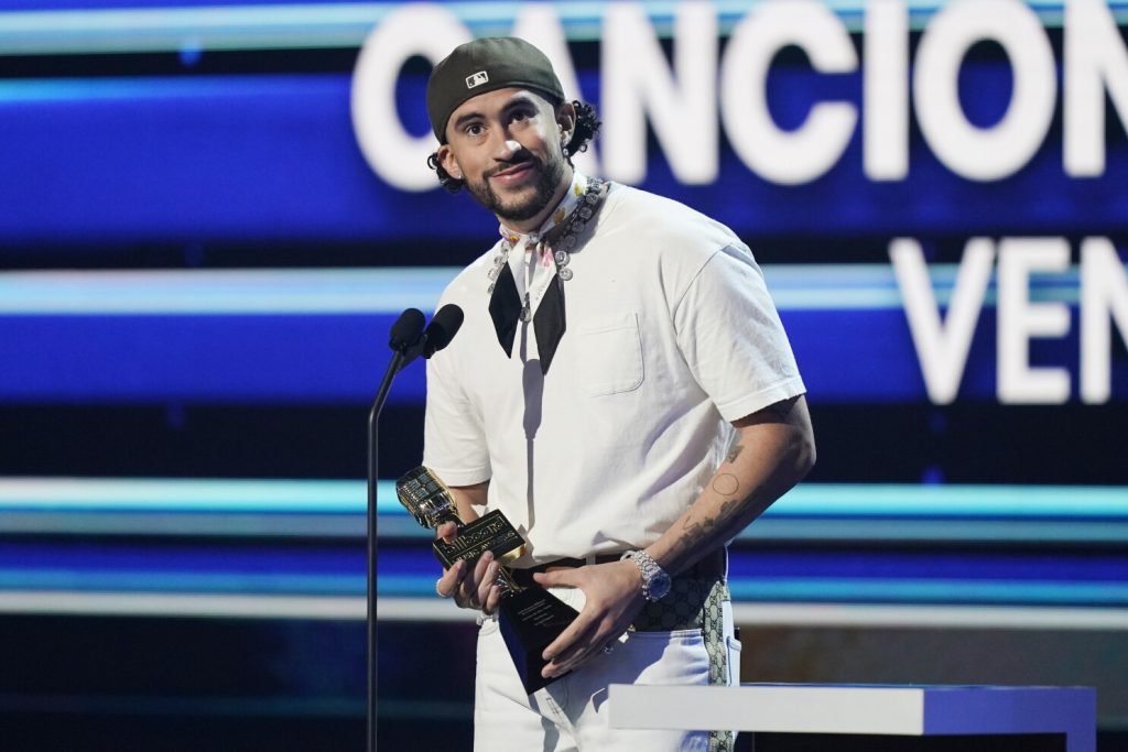 Bad Bunny,  Música Latina, Influencia Global, Carrera Artística, Billboard