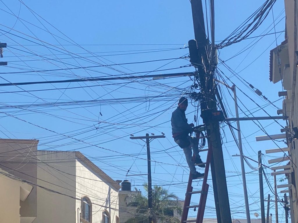 Jornadas Para Retirar Cableado - Hola Mty Jornadas-para-retirar-cableado-limpieza-de-cableado-monterrey-imagen-urbana-infraestructura-aérea-servicios-públicos-gobierno-de-monterrey