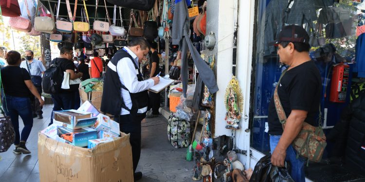 Retiran-puestos-amulantes-sin-permisos-en-mty - Hola Mty