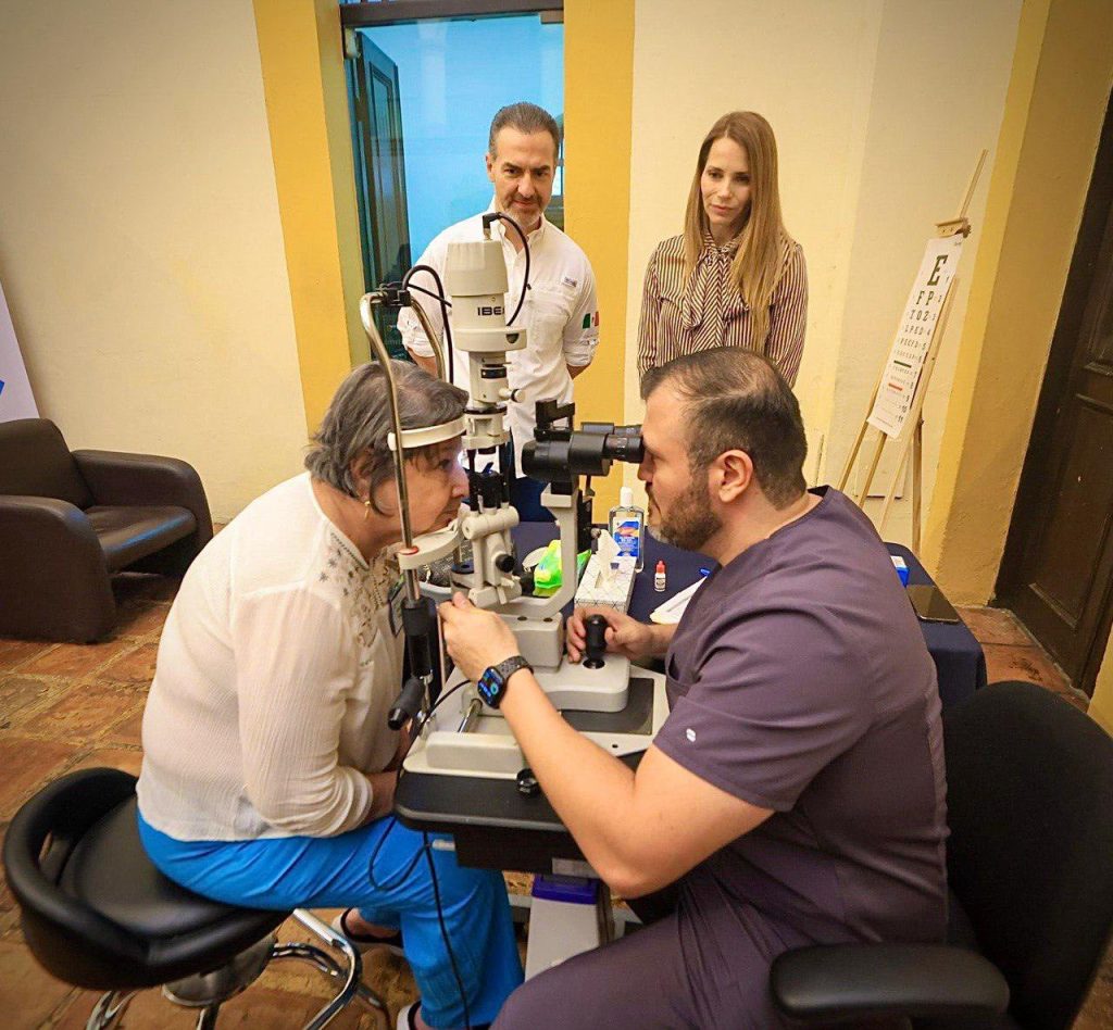 647412825_1224998099788504_2562061282536949775_n - Hola Mty Cirugías-gratuitas-salud-ocular-apoyo-social-dif-monterrey-adultos-mayores