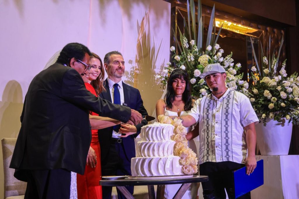 El Secretario, Marcelo Segovia, Asistió a La Celebración De “oficialmente Juntos” Dónde 350 Parejas Formalizaron Su Matrimonio En Las Bodas Colectivas.