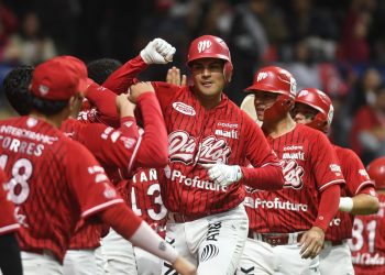 Baseball Players in Red Uniforms Celebrate, High-fiving and Embracing on the Field. - Hola Mty
